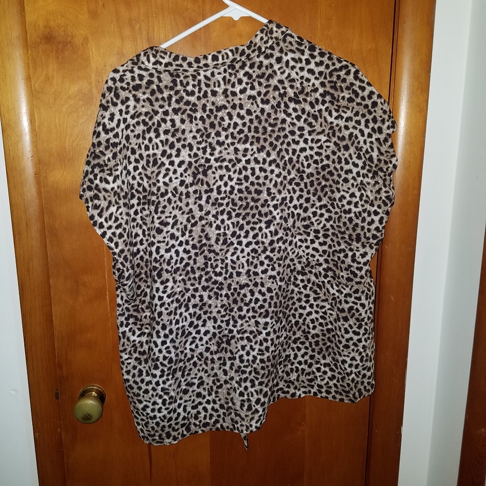 Torrid Leopards Short Sleeve Button Up - Picture 5 of 6
